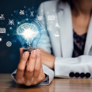 EMPRENDER DESDE CERO: DE LA IDEA AL LANZAMIENTO